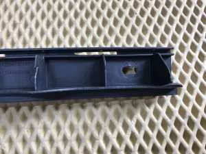 Направляющая заднего бампера Skoda Octavia (A5 1Z-) 2004-2013 (НА ПАНЕЛЬ 1Z5807864 1Z5807863) — фото 2