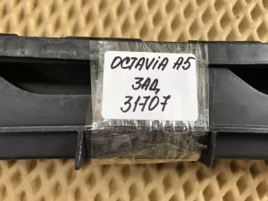 Направляющая заднего бампера Skoda Octavia (A5 1Z-) 2004-2013 (НА ПАНЕЛЬ 1Z5807864 1Z5807863) — фото 12