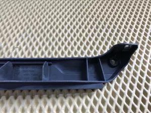 Направляющая заднего бампера Skoda Octavia (A5 1Z-) 2004-2013 (НА ПАНЕЛЬ 1Z5807864 1Z5807863) — фото 2