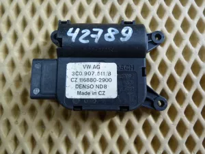 Моторчик заслонки отопителя VW,Seat,Audi Golf VI 2009-2013,Alhambra 1996-2000,A3 [8PA] Sportback 2004-2013,Caddy III 2004-2015,Passat [B6] 2005-2010,Golf V 2003-2009,Touran 2003-2010,A3 [8P1] 2003-2013,Jetta 2006-2011,Leon (1P1) 2005-2013 (3C0907511A) — фото 1