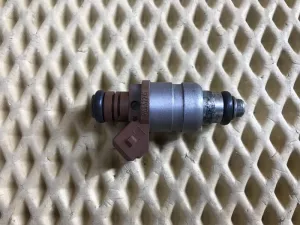 Форсунка инжекторная электрическая Chevrolet Lacetti 2003-2013 Daewoo Nexia 1995-2016 (96332261 25182404) — фото 1