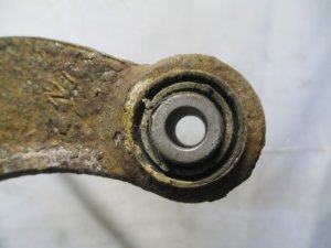 Рычаг задний верхний Mazda 3 (BK) 2002-2009,Focus II 2005-2008,C-MAX 2003-2010,Focus I 1998-2005,Mazda 5 (CR) 2005-2010,S40 2004-2012,V50 2004-2012,C30 2006-2013,Focus II 2008-2011,Mazda 3 (BL) 2009-2013 (СЕРПОВИДНЫЙ BBM228C10) — фото 3