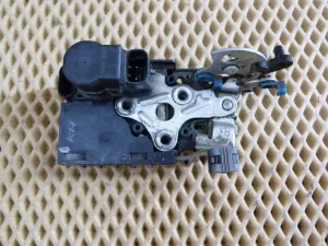 Замок двери задней правой Chevrolet,Daewoo Lacetti 2003-2013,Aveo (T200) 2003-2008,Rezzo 2005-2010,Rezzo 2000-2011,Nubira 1999-2003,Gentra II 2013-2015,Nubira 2003-2007 (96260996) — фото 1