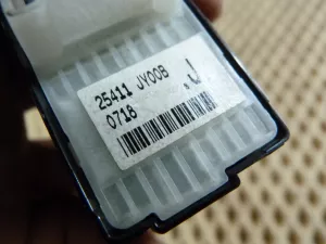 Кнопка стеклоподъемника Renault Koleos (HY) 2008-2016 (25411JY00A) — фото 4