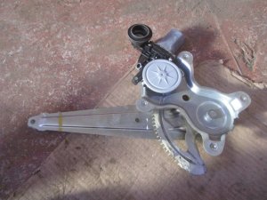 Стеклоподъемник электр. задний левый Toyota Camry V40 2006-2011,Camry V50 2011>,GS 350/300H 2012> (6980433050) — фото 2
