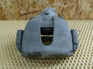 Суппорт тормозной передний левый Ford Focus II 2005-2008C-MAX 2003-2011 II 2008-2011,Mazda 5 (CR) 2005-2010,Mazda 3 (BK) 2002-2009,S40 2004>,V50 2004>,Kuga 2008-2012,Mazda 3 (BL) 2009-2013,Focus III 2011>,C-MAX 2011> (1682876) — фото 6