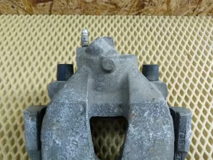 Суппорт тормозной передний правый Ford Focus II 2005-2008, C-MAX 2003-2011 II 2008-2011,C-MAX 2003-2011,Mazda 5 (CR) 2005-2010,Mazda 3 (BK) 2002-2009,Kuga 2008-2012,Mazda 3 (BL) 2009-2013,Focus III 2011>,C-MAX 2011> (1682875) — фото 7