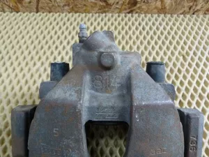 Суппорт тормозной передний правый Ford Focus II 2008-2011,Focus II 2005-2008,C-MAX 2003-2010,Mazda 5 (CR) 2005-2010,Mazda 3 (BK) 2002-2009,S40 2004-2012,V50 2004-2012,Kuga 2008-2012,Mazda 3 (BL) 2009-2013,Focus III 2011>,C-MAX 2010> (В СБОРЕ 1682875) — фото 7