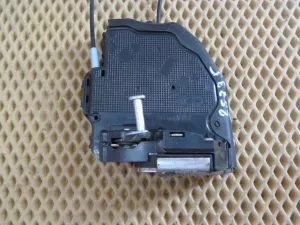 Замок двери задней левой Toyota Corolla E15 2006-2013,RAV 4 2006-2013,Auris (E15) 2006-2012,RAV 4 2013> (6906042021) — фото 5