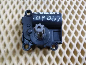 Моторчик заслонки отопителя Kia,Hyundai Cerato 2013>,Santa Fe (CM) 2006-2012,i20 2008-2014,Sorento (XM) 2009>,ix55 2007-2013,Elantra 2011-2016,Genesis 2009-2014,i30 2012-2017,Ceed 2012-2018,Santa Fe (DM) 2012>,Soul 2014>,Grand Santa Fe 2013> (971621UAA0) — фото 2