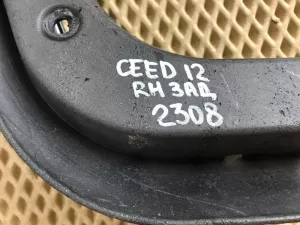 Брызговик задний правый Kia Ceed 2012-2018 (86842А2000) — фото 8