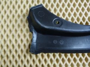 Водосток BMW 5-серия E60/E61 2003-2009 (ЗАДНИЙ КРЫШКИ БАГАЖНИКА 51717124408 51717124407) — фото 7