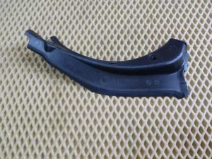 Водосток BMW 5-серия E60/E61 2003-2009 (ЗАДНИЙ КРЫШКИ БАГАЖНИКА 51717124408 51717124407) — фото 15