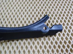 Водосток BMW 5-серия E60/E61 2003-2009 (ЗАДНИЙ КРЫШКИ БАГАЖНИКА 51717124408 51717124407) — фото 9