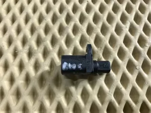 Датчик ABS задний Ford Focus II 2008-2011,Focus II 2005-2008,C-MAX 2003-2010,Mazda 5 (CR) 2005-2010,Transit/Tourneo Connect 2002-2013,Mazda 3 (BK) 2002-2009,S40 2004-2012,V50 2004-2012,Galaxy 2006-2015,S-MAX 2006-2015 (1223622 3M5T2B372BD) — фото 1