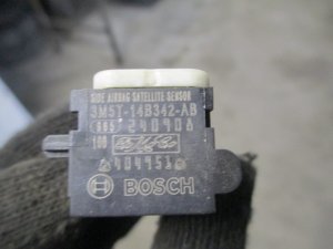 Датчик AIR BAG Mazda 3 (BK) 2002-2009,Focus II 2005-2008,C-MAX 2003-2010,Galaxy 2006-2015,S-MAX 2006-2015,Mondeo IV 2007-2015,Focus II 2008-2011,Range Rover III (LM) 2002-2012,Freelander 2 2007-2014 (БОКОВОГО УДАРА 3M5T14B342AB) — фото 3