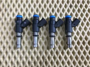 Форсунка инжекторная электрическая Chevrolet Aveo (T200) 2003-2008 Chevrolet Aveo (T250/T255) 2005-2011 Opel Astra H / Family 2004-2015 Opel Zafira B 2005-2012 ZAZ Chance 2009-2014 (КОМПЛЕКТ 25380933) — фото 1