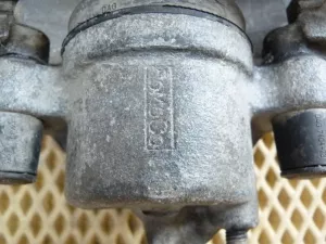 Суппорт тормозной передний левый Ford Focus III 2011>,Focus II 2005-2008,C-MAX 2003-2010,Mazda 5 (CR) 2005-2010,Mazda 3 (BK) 2002-2009,S40 2004-2012,V50 2004-2012,Focus II 2008-2011,Kuga 2008-2012,Mazda 3 (BL) 2009-2013,C-MAX 2010> (В СБОРЕ 1682876) — фото 12