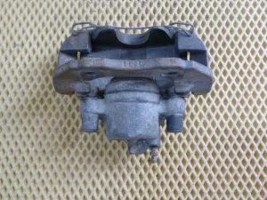 Суппорт тормозной передний левый Ford Focus III 2011>,Focus II 2005-2008,C-MAX 2003-2010,Mazda 5 (CR) 2005-2010,Mazda 3 (BK) 2002-2009,S40 2004-2012,V50 2004-2012,Focus II 2008-2011,Kuga 2008-2012,Mazda 3 (BL) 2009-2013,C-MAX 2010> (В СБОРЕ 1682876) — фото 11