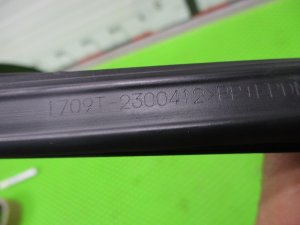 Уплотнитель стекла двери задней правой Toyota RAV4 (2012-2015) — фото 3