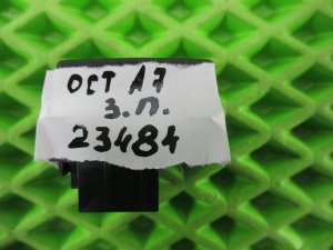 Кнопка стеклоподъемника Skoda Octavia (2012-2017) — фото 4