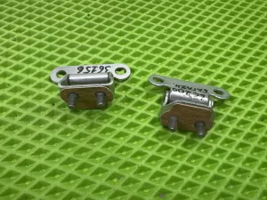 Петля двери багажника верхняя Toyota Land Cruiser (2007) — фото 2