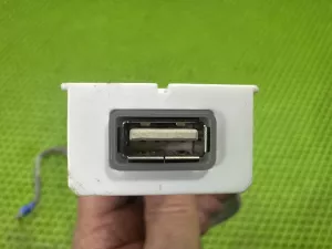 Адаптер USB сетевой Kia Sorento (2020) — фото 3