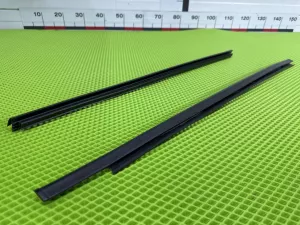 Уплотнитель стекла двери передней правой Lada Vesta (2015) — фото 1