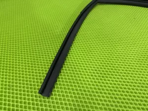Уплотнитель стекла двери передней левой Hyundai Tucson (2020) — фото 2