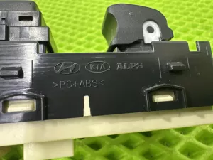 Кнопка стеклоподъемника Hyundai Tucson (2020) — фото 11