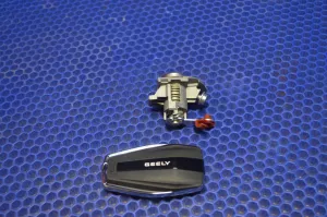 Ключ зажигания с личинкой двери Geely Emgrand SS11 — фото 1