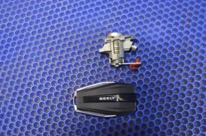 Ключ зажигания с личинкой двери Geely Emgrand SS11 — фото 4