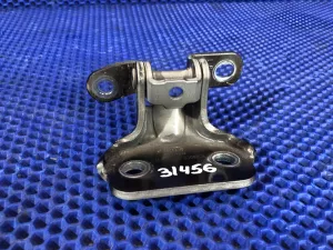 Петля двери передней правой нижняя Changan Alsvin — фото 1