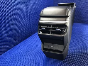 Центральная консоль с подлокотником Geely Emgrand SS11 — фото 9
