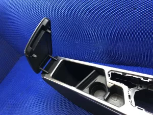Центральная консоль с подлокотником Geely Emgrand SS11 — фото 10