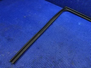 Уплотнитель стекла двери задней левой Geely Emgrand SS11 — фото 5