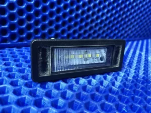 Фонарь подсветки номера BELGEE X50 / Geely Coolray SX11 — фото 2