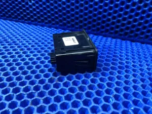 Разъём USB Geely Preface — фото 7