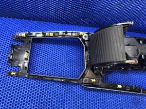 Накладка центральной консоли верхняя Geely Preface — фото 12