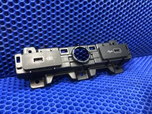 Разъём USB Geely Preface — фото 2