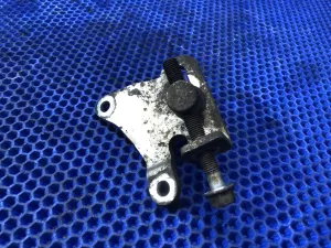 Кронштейн натяжного ролика 4N15 Mitsubishi Pajero Sport 3  — фото 2