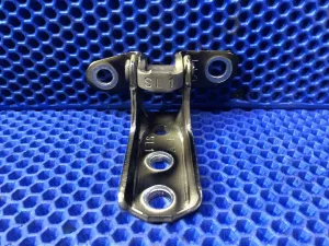 Петля двери передняя правая нижняя 4N15 Mitsubishi Pajero Sport 3  — фото 1