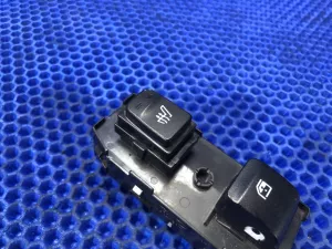 Кнопка стеклоподъёмника задняя Hyundai Tucson 4 NX4 — фото 2