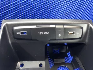 Накладка консоли центральной Hyundai Tucson 4 NX4 — фото 3