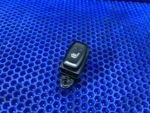 Кнопка обогрева сиденья заднего 4N15 Mitsubishi Pajero Sport 3  — фото 1