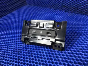 Разъём USB Geely Okavango — фото 2