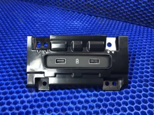 Разъём USB Geely Okavango — фото 1