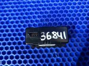 Разъём USB Geely Okavango — фото 7