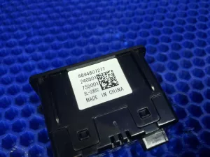Разъём USB Geely Okavango — фото 5