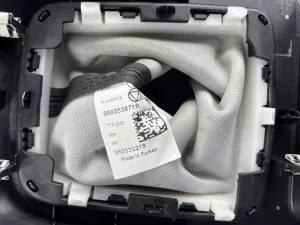 Накладка центральной консоли с чехлом кпп Renault Duster 2 2021- — фото 12